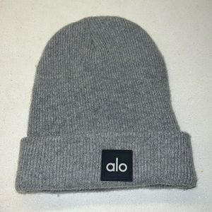 Alo yoga beanie like new grey